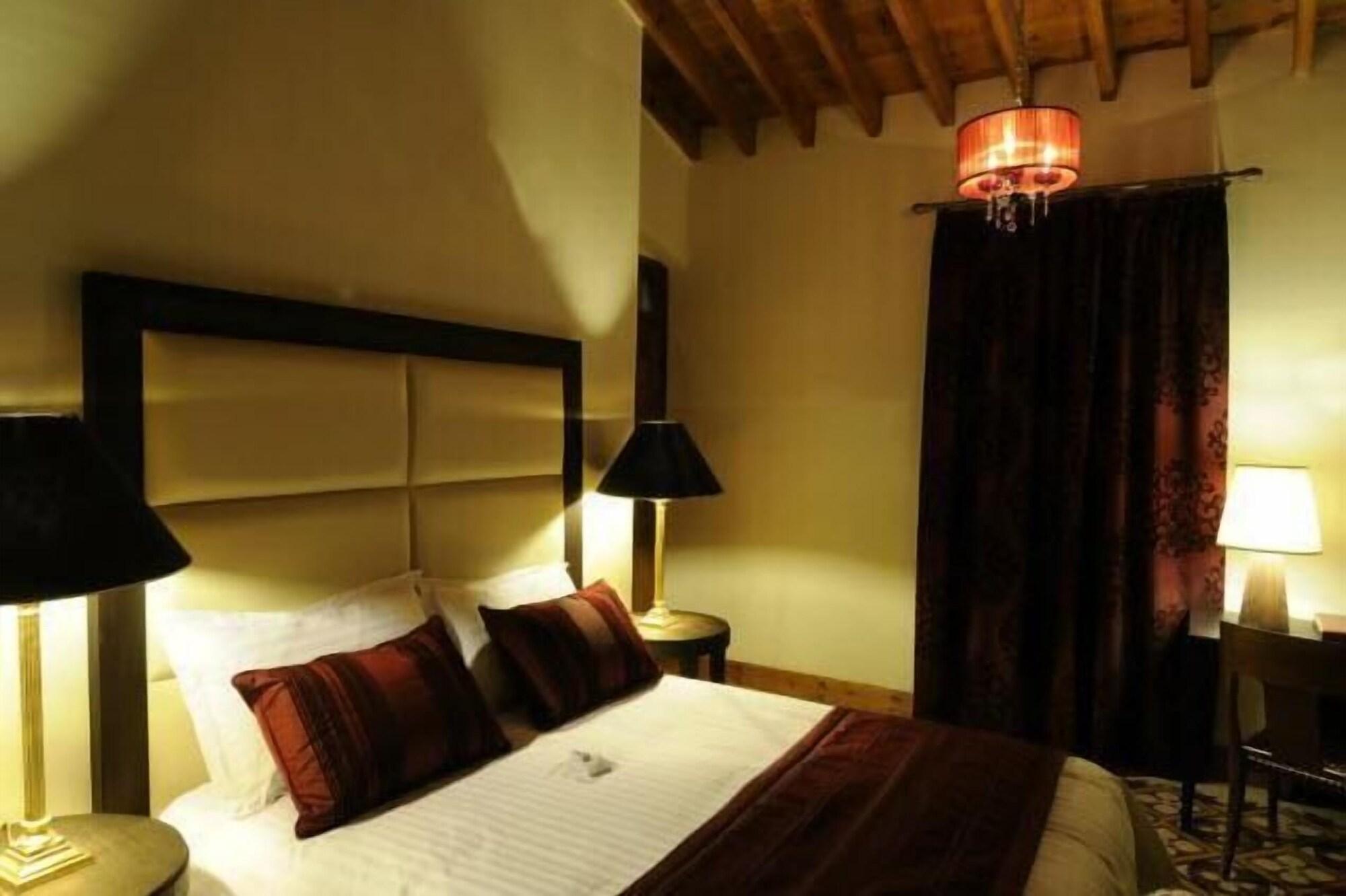 קאלאבסוס The Library Hotel Wellness Retreat מראה חיצוני תמונה