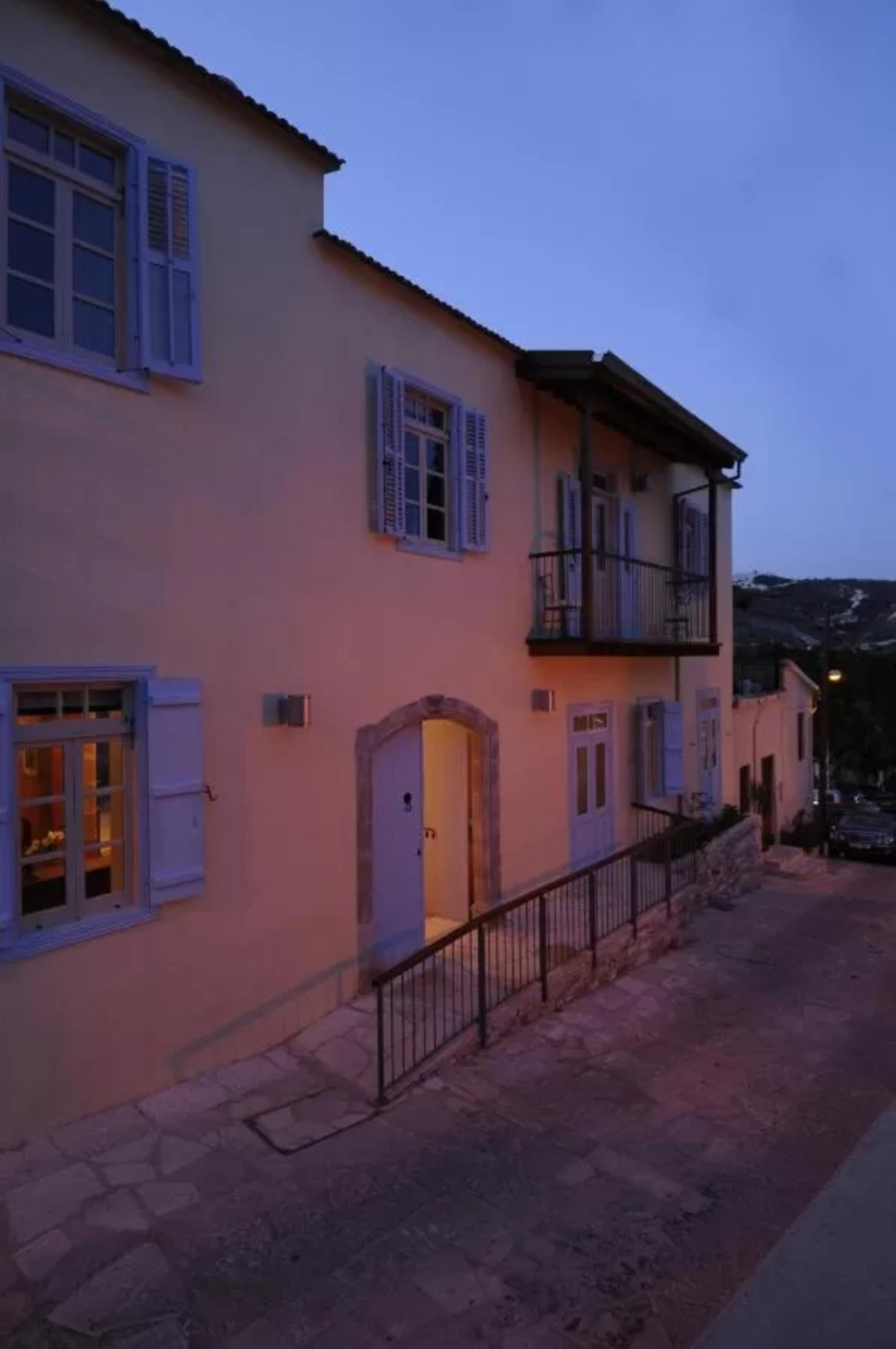 קאלאבסוס The Library Hotel Wellness Retreat מראה חיצוני תמונה