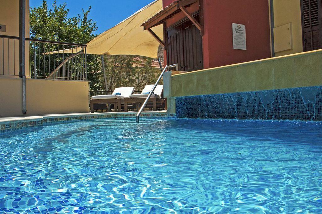 קאלאבסוס The Library Hotel Wellness Retreat מראה חיצוני תמונה